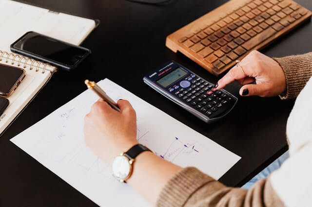 Mortgage calculator Ontario – woman estimating monthly payments with licensed broker Kia Pakravan